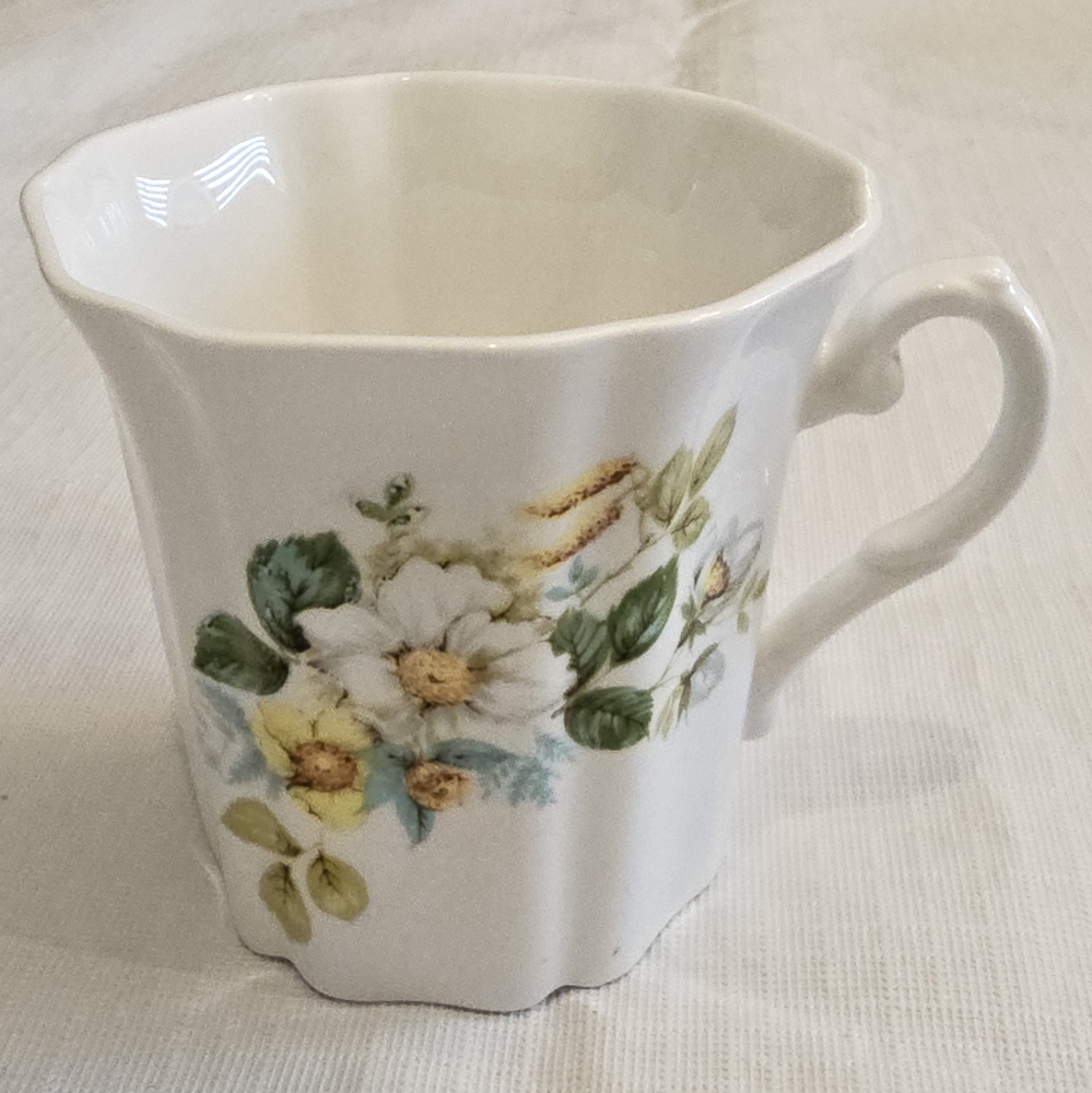 Royal Grafton yellow roses fine bone china mug/cup Tea Cups Floral Cups